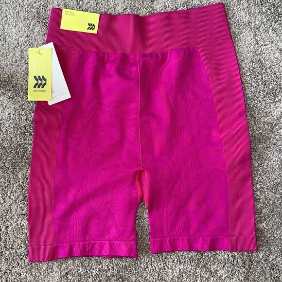 NEW ALL IN MOTION GIRLS WOMENS SEAMLESS BIKE SHORTS - Picture 3 of 4